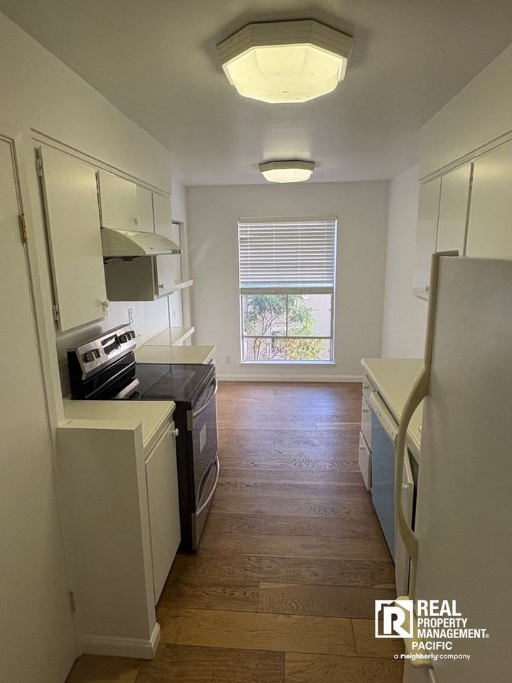 5335 Broadway Ter - Photo 5 of 20