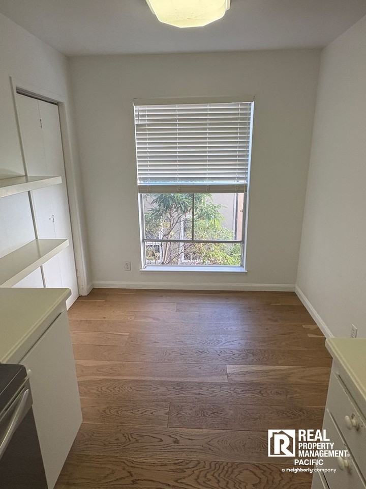 5335 Broadway Ter - Photo 6 of 20