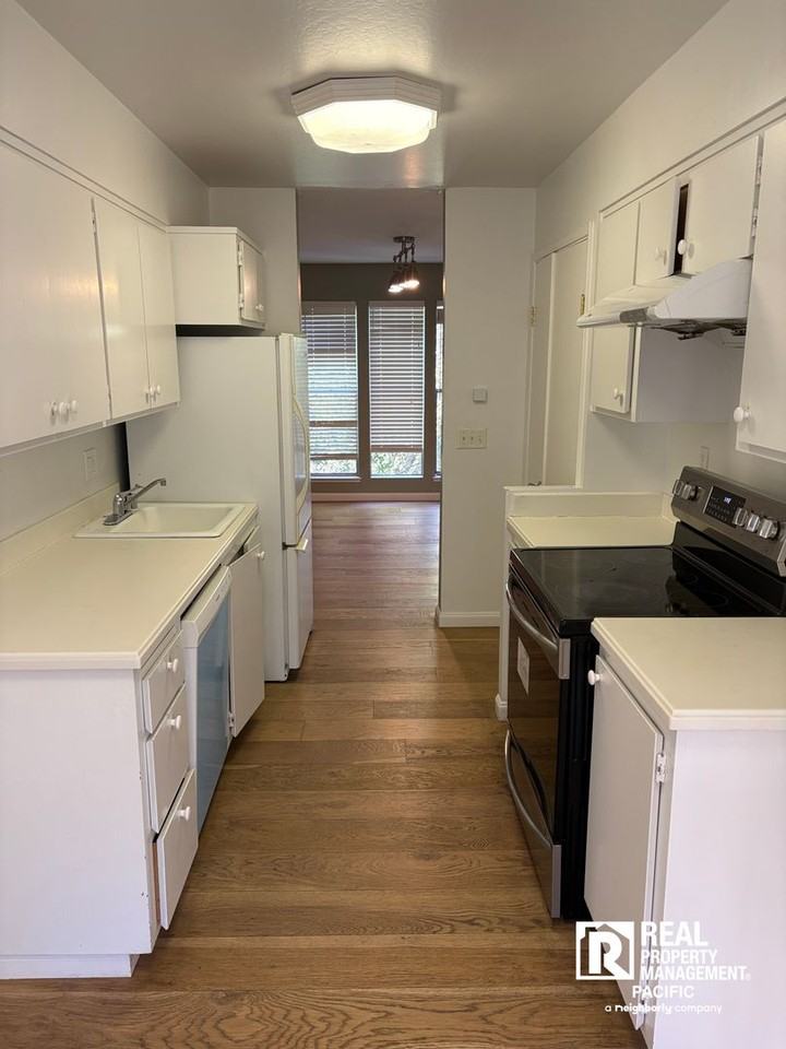 5335 Broadway Ter - Photo 7 of 20