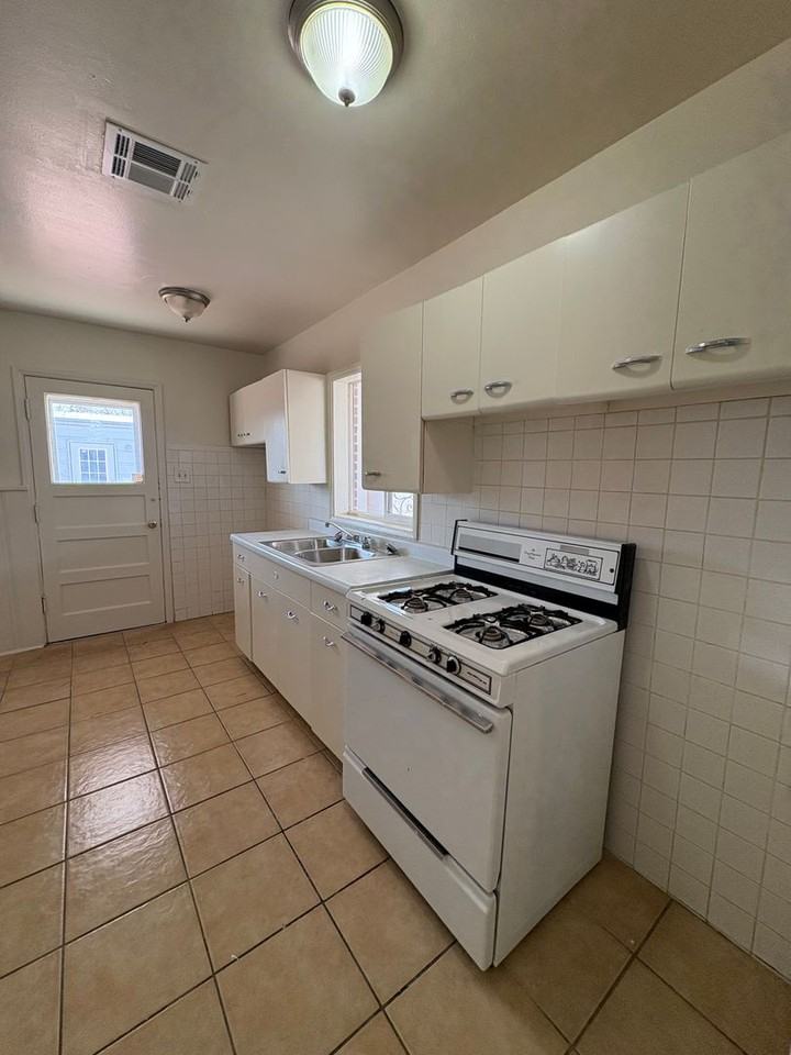 6412 Navajo Ave - Photo 3 of 11