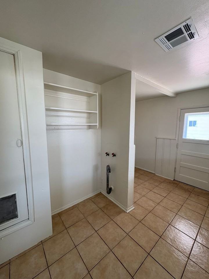 6412 Navajo Ave - Photo 4 of 11