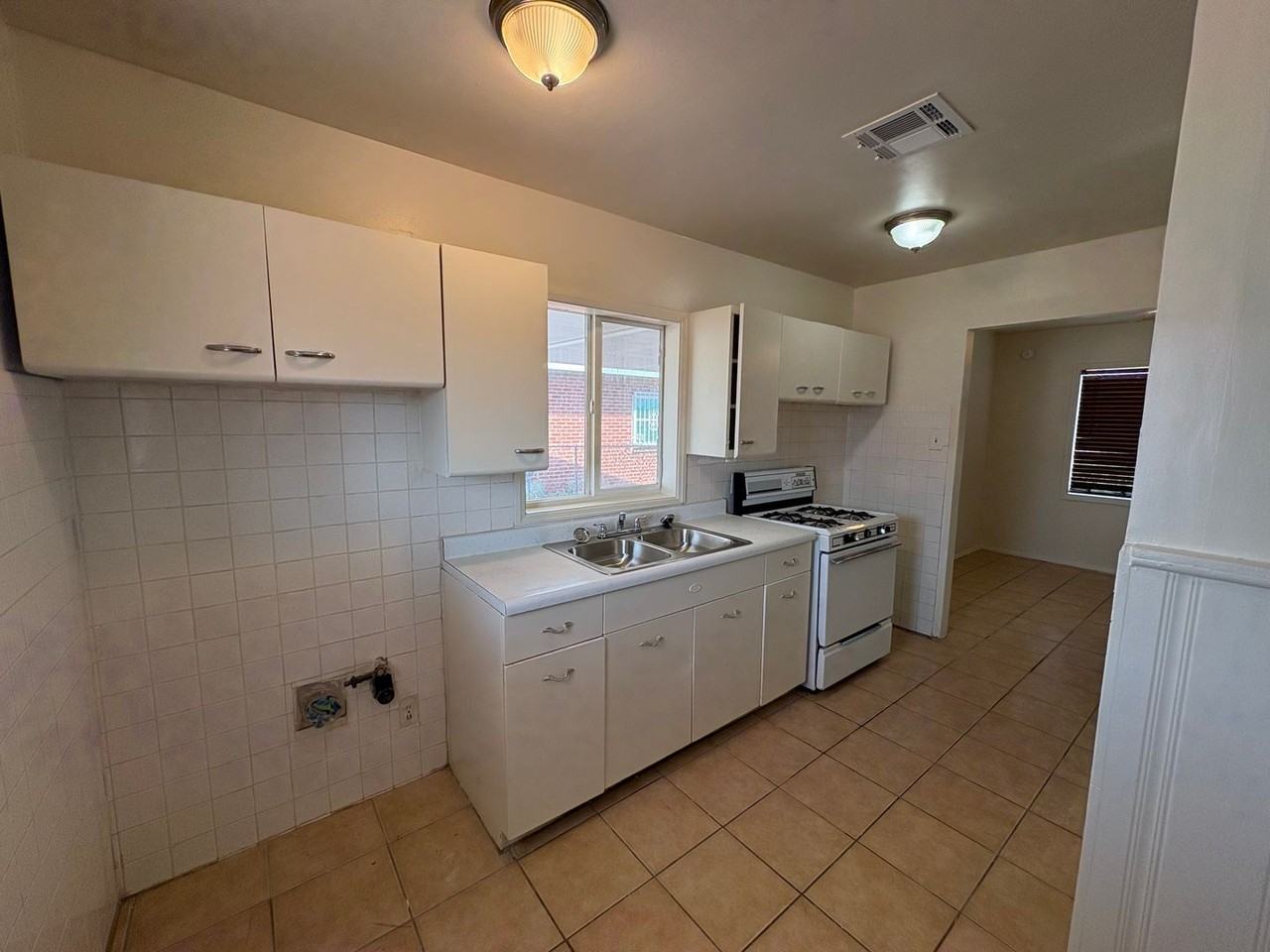 6412 Navajo Ave - Photo 5 of 11