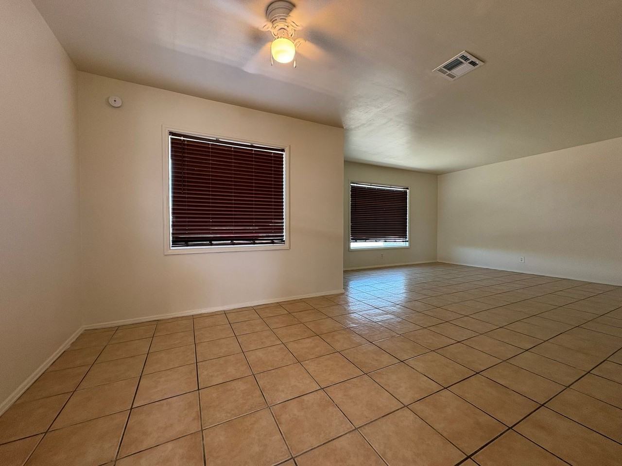6412 Navajo Ave - Photo 6 of 11