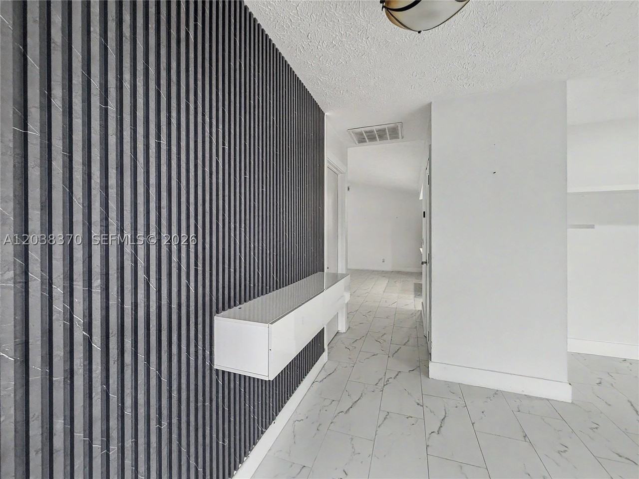 209 Sw 42nd St - Photo 4 of 38