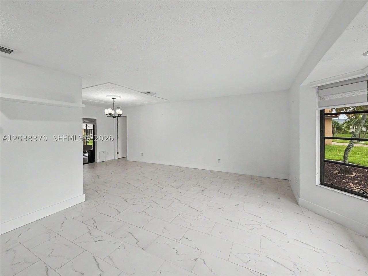 209 Sw 42nd St - Photo 6 of 38