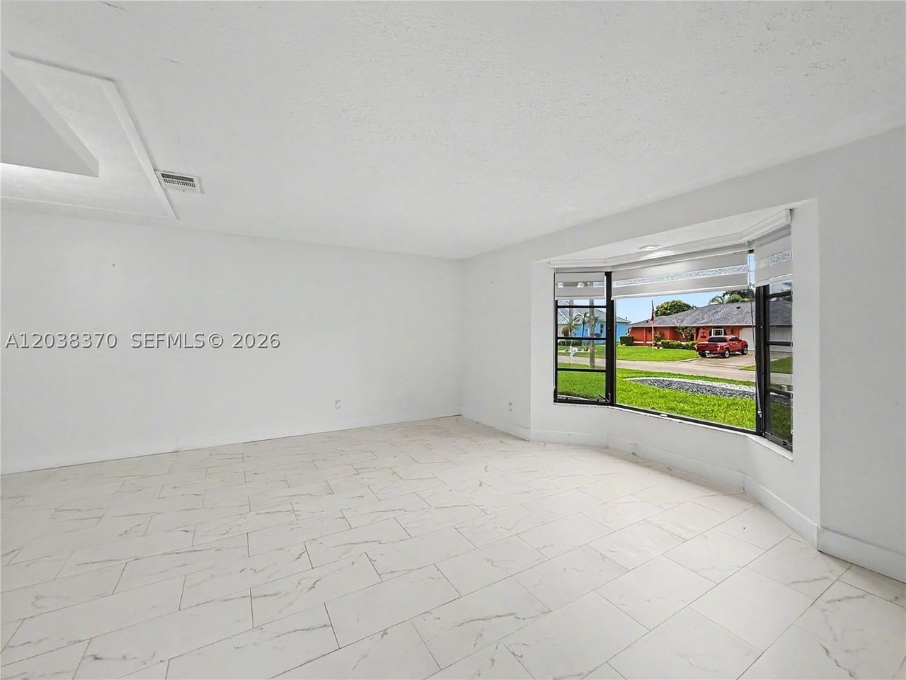 209 Sw 42nd St - Photo 7 of 38