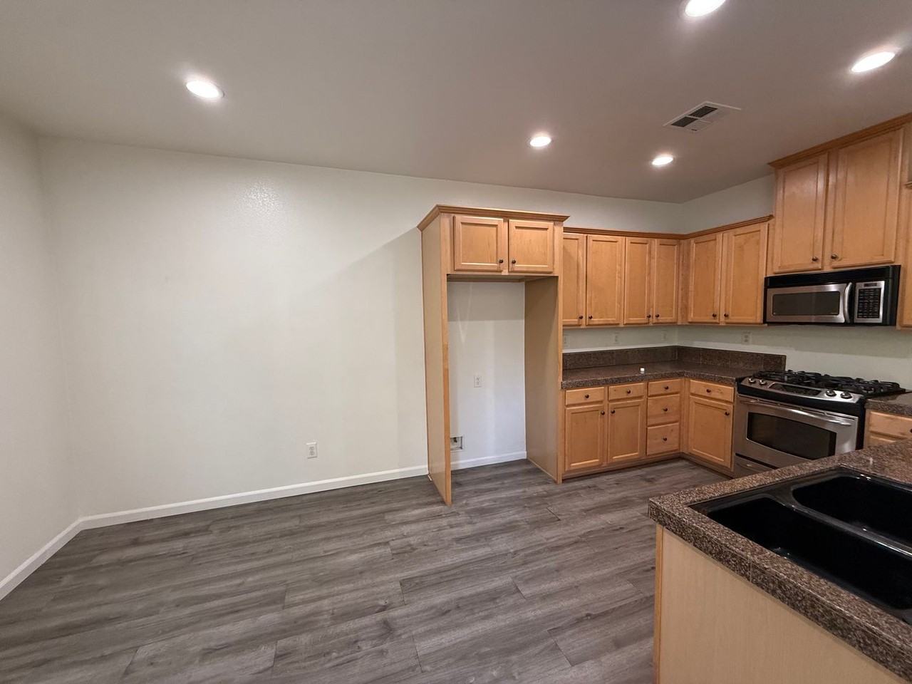 2279 Coffeeberry Rd - Photo 3 of 11