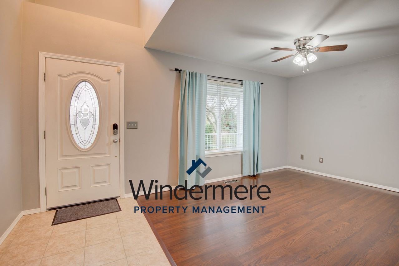 1134 Nw Redwing Dr - Photo 2 of 28