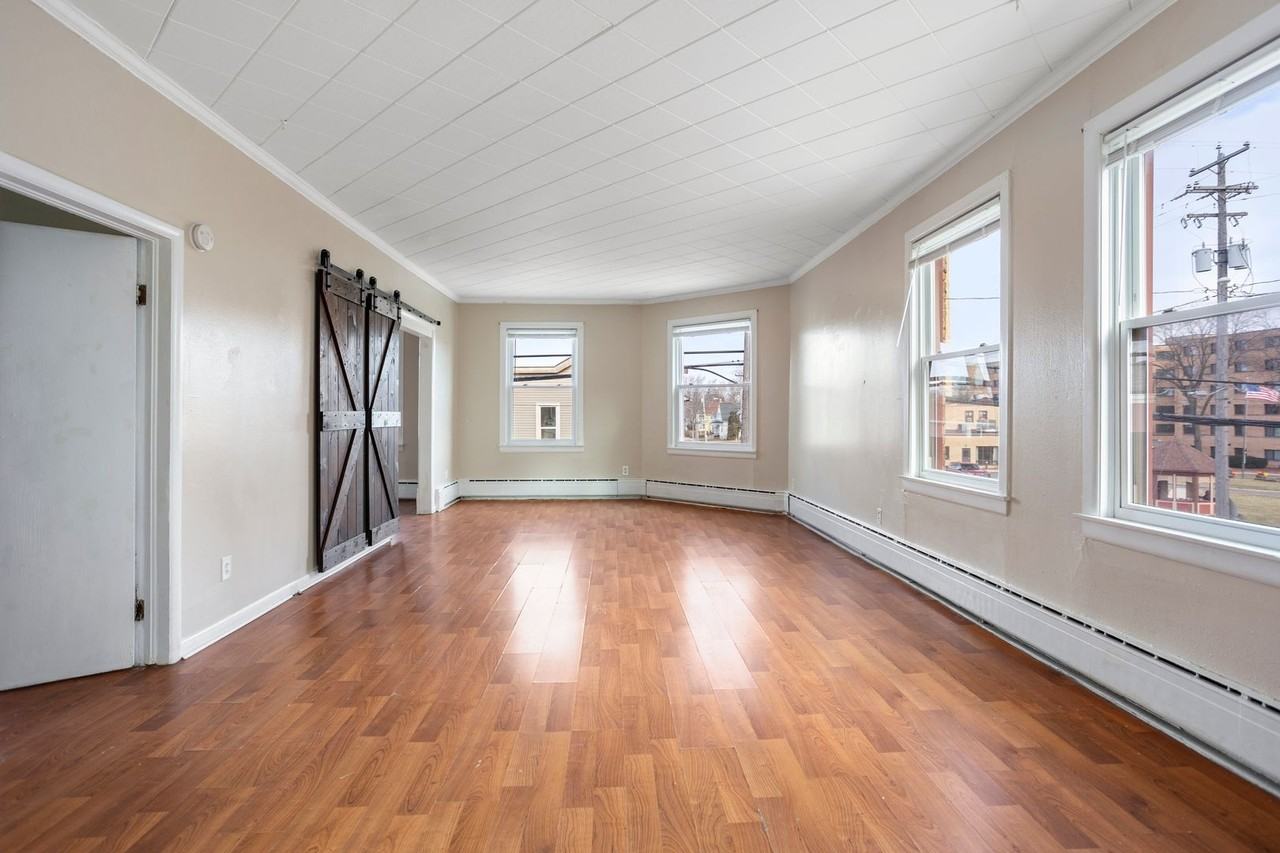 531 Merritt Ave - Photo 2 of 13