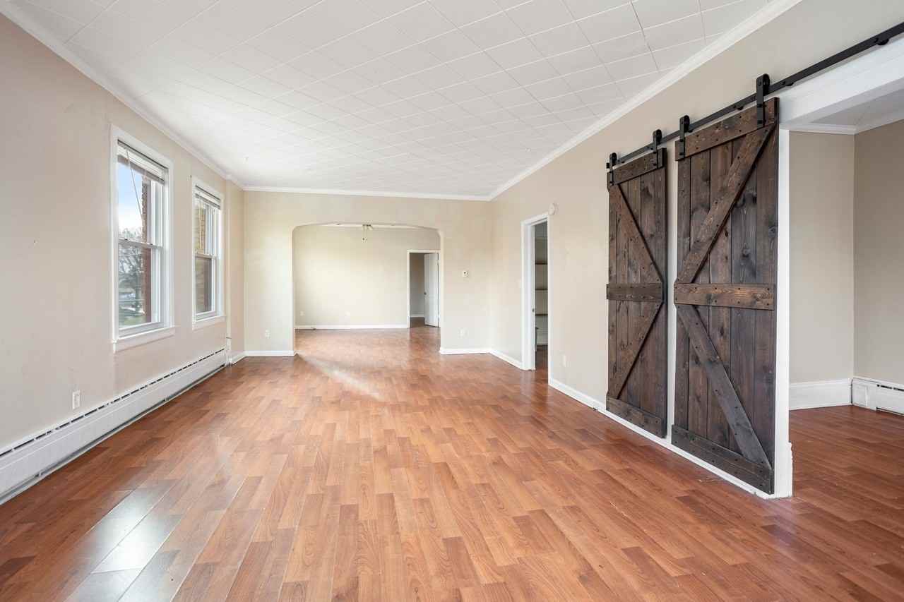 531 Merritt Ave - Photo 3 of 13