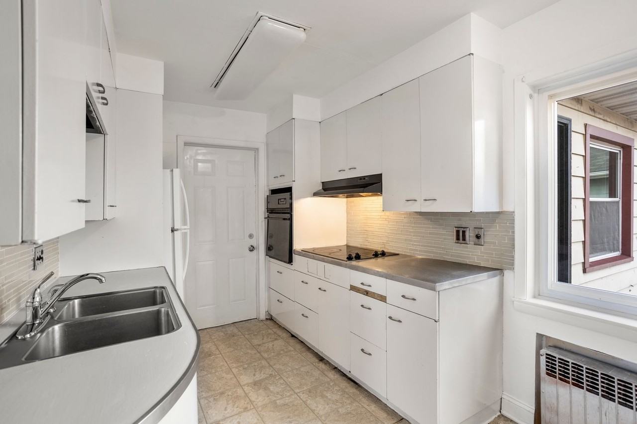 531 Merritt Ave - Photo 6 of 13