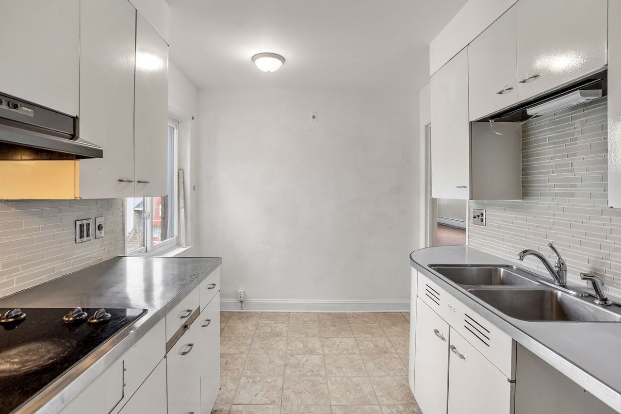 531 Merritt Ave - Photo 7 of 13