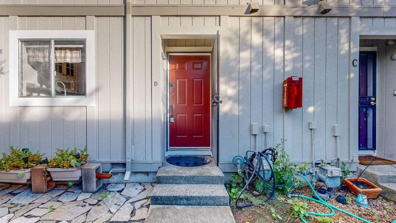 27 Front St #D - Photo 2 of 42
