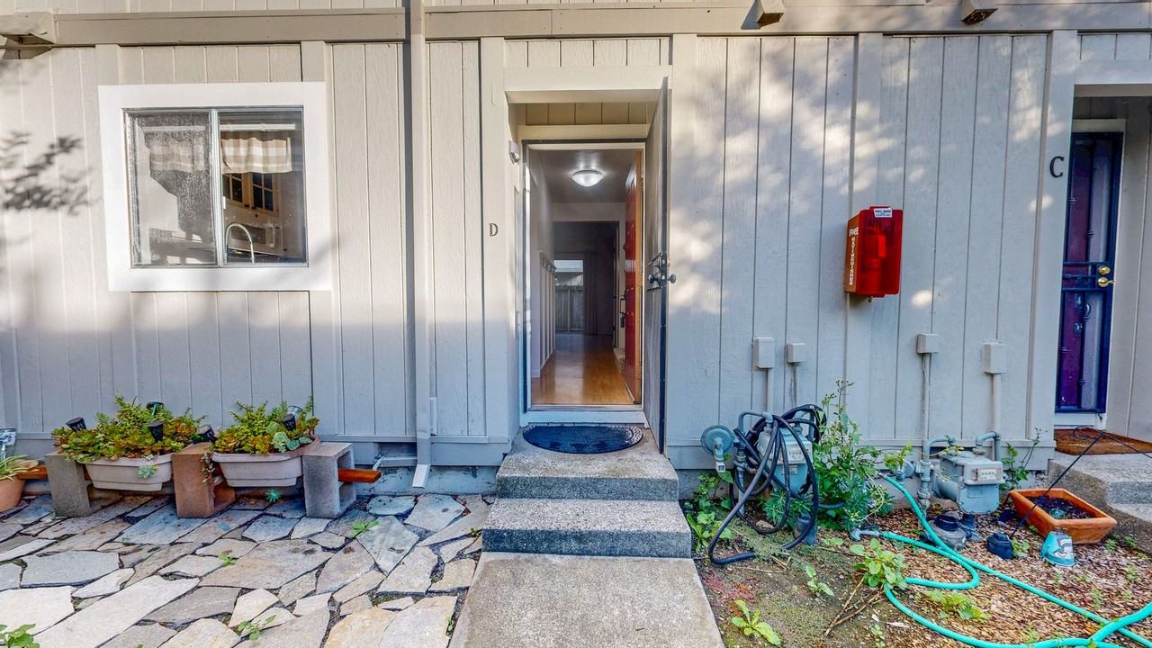 27 Front St #D - Photo 3 of 42