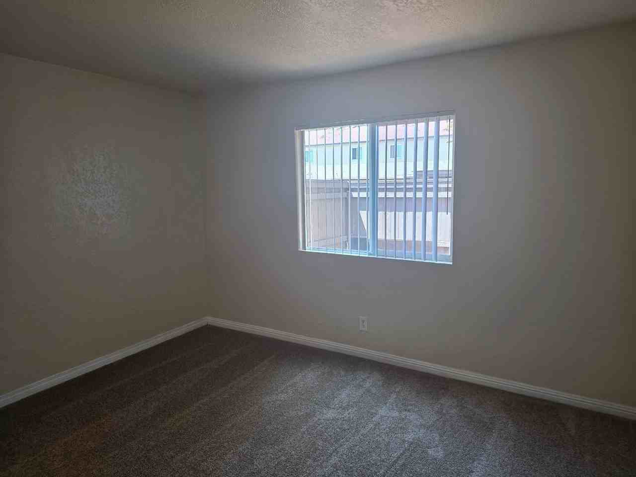240 W Lincoln Ave - Photo 3 of 14