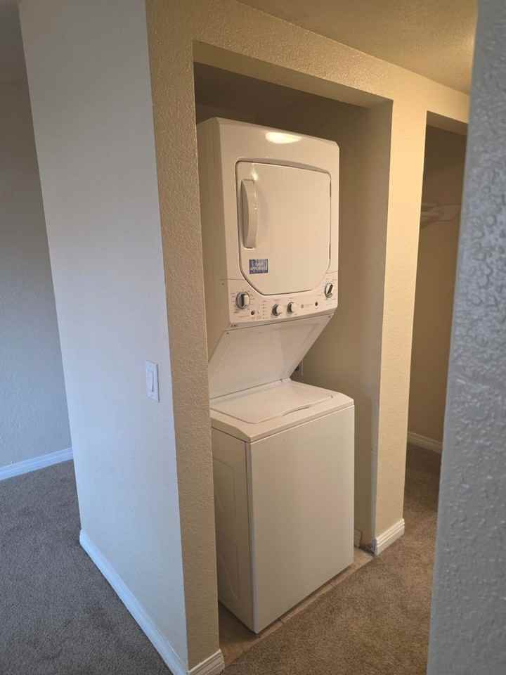 240 W Lincoln Ave - Photo 4 of 14