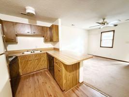 featured image of 914/915/921/922/926 Peppertree Ln