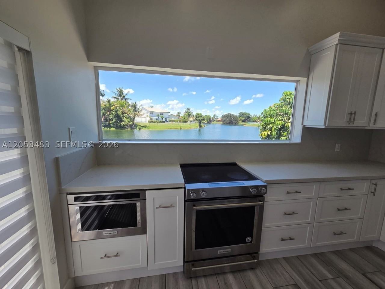 15037 Brighton Ln - Photo 3 of 28