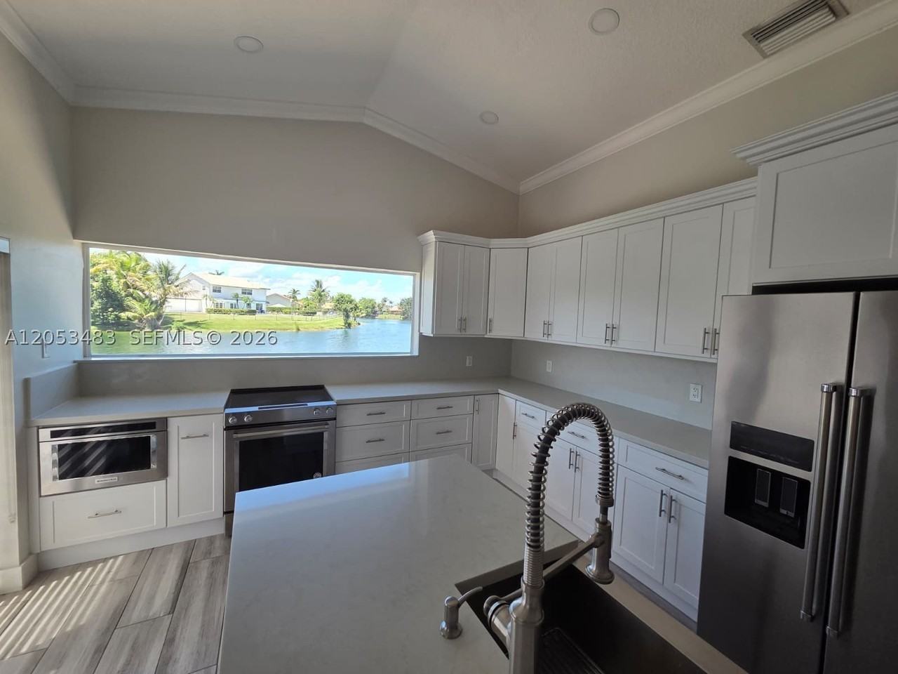 15037 Brighton Ln - Photo 4 of 28
