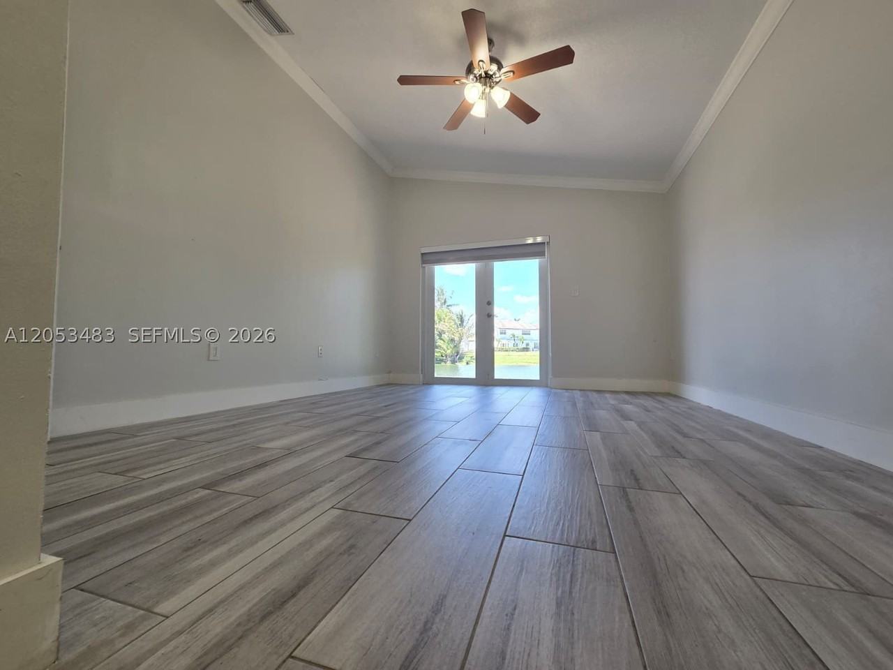 15037 Brighton Ln - Photo 5 of 28