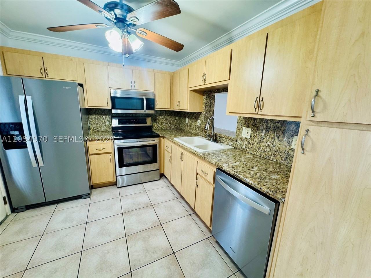 420 Ne 12th Ave #502 - Photo 4 of 27