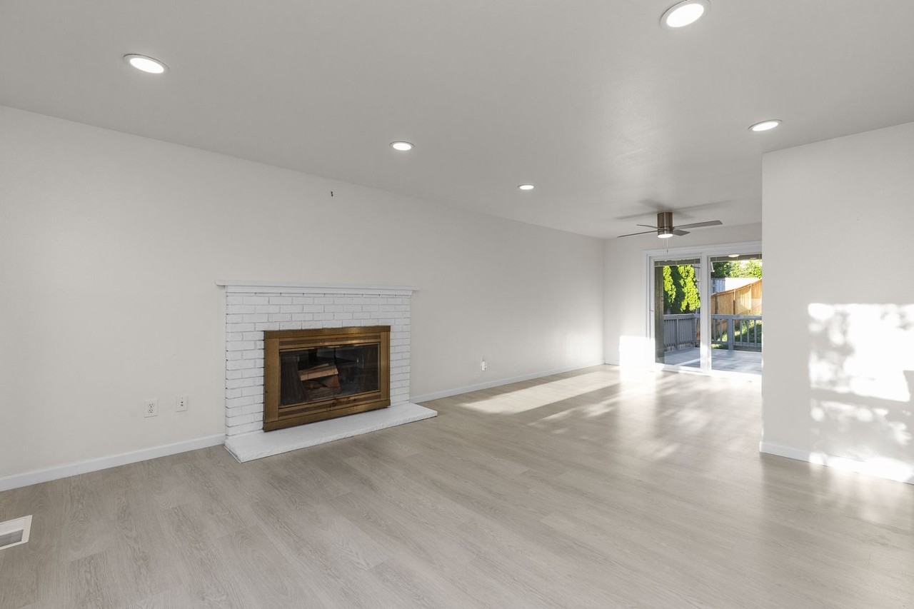 17723 23rd Ave Se - Photo 5 of 41