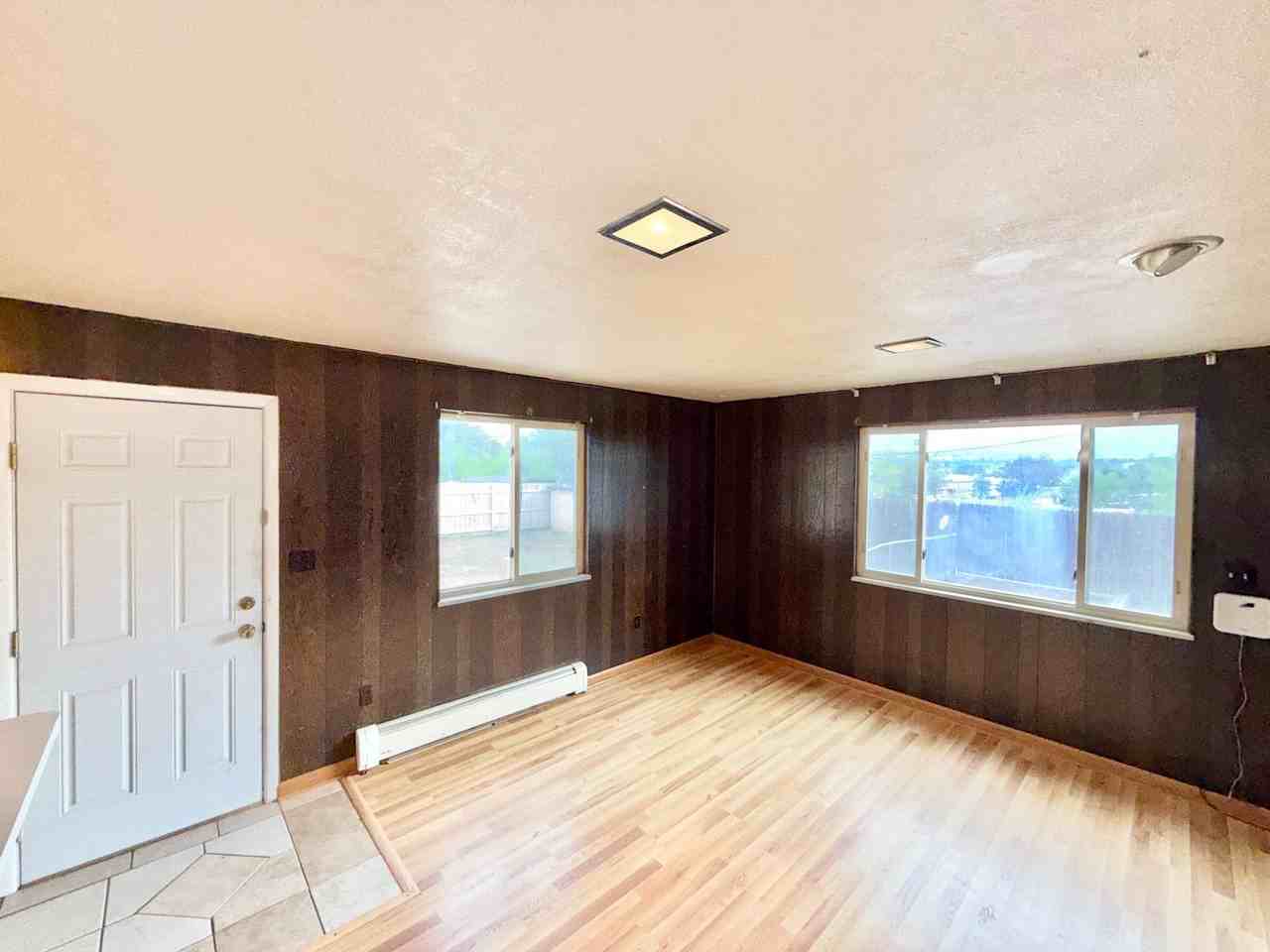225 Elmwood Dr - Photo 5 of 15