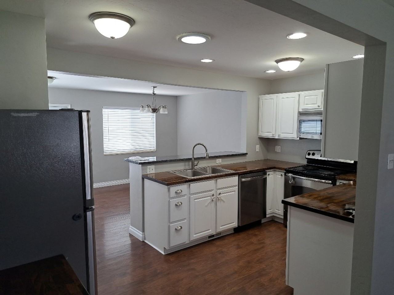 2859 Hill Ave - Photo 4 of 14