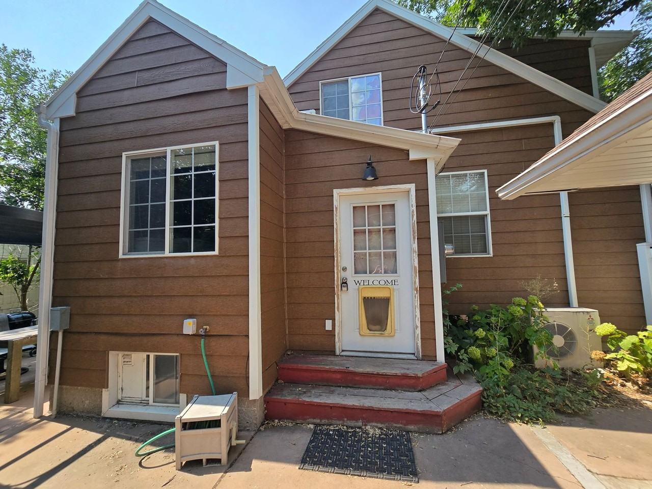 2419 Ash St - Photo 2 of 17
