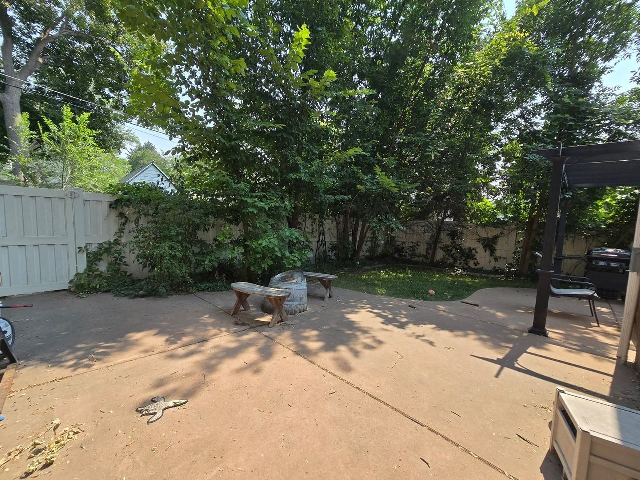 2419 Ash St - Photo 3 of 17
