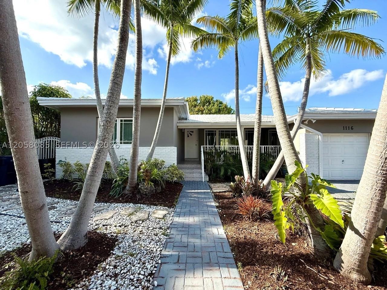 1116 Biarritz Dr