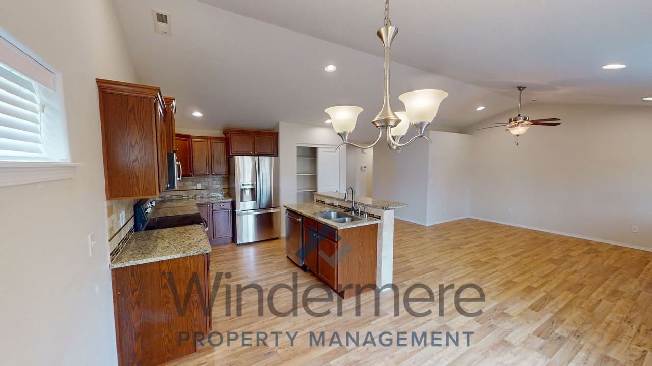230 Chapra St - Photo 4 of 13
