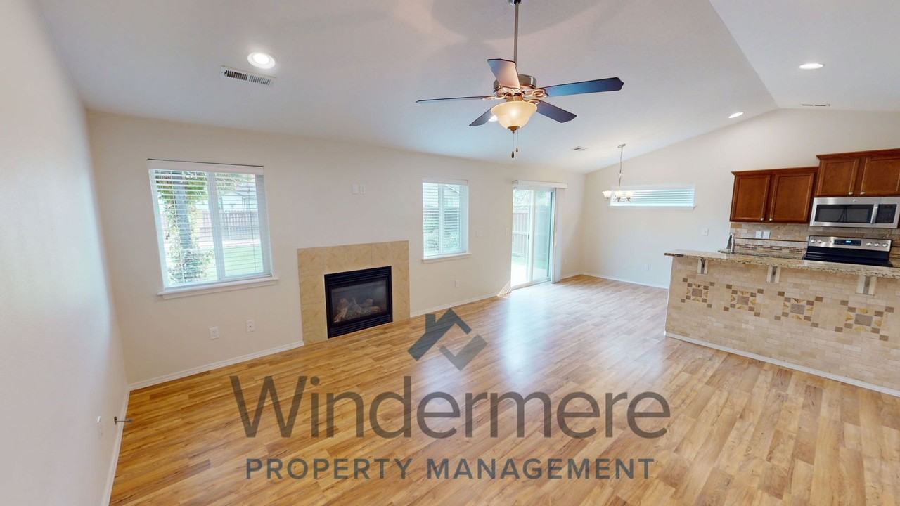 230 Chapra St - Photo 5 of 13