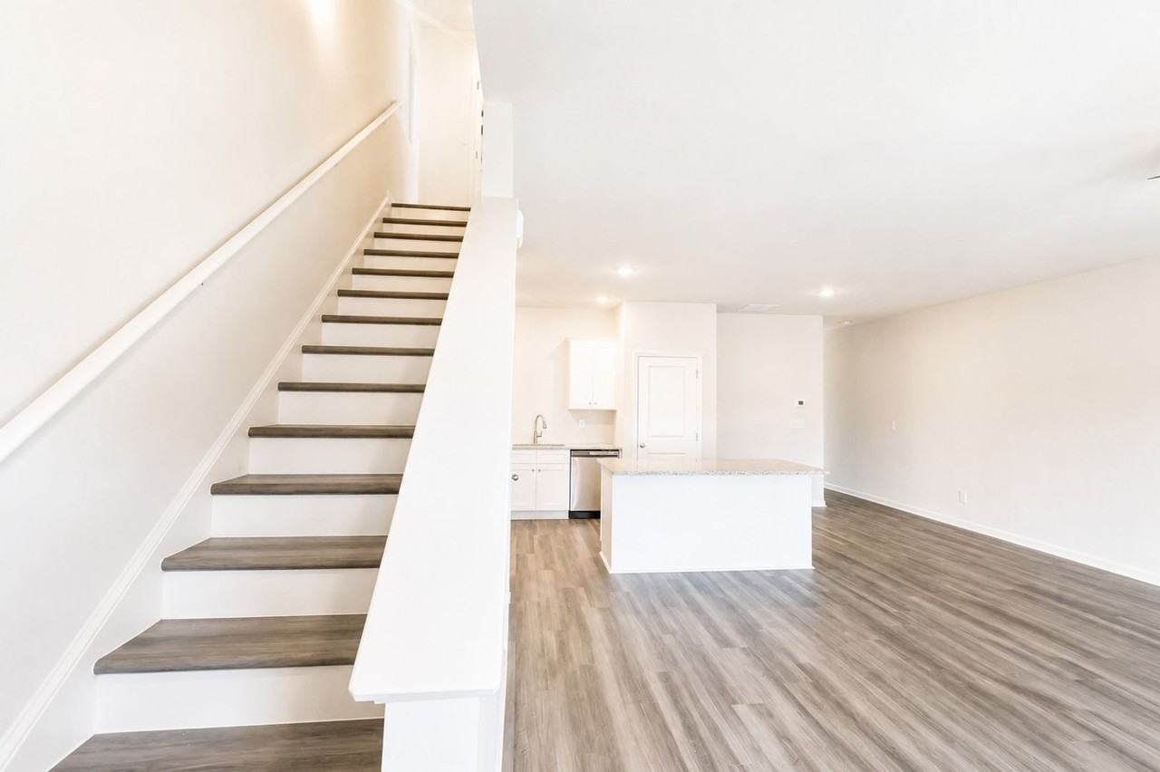 4213 4213 Crosby Lane - Photo 3 of 18