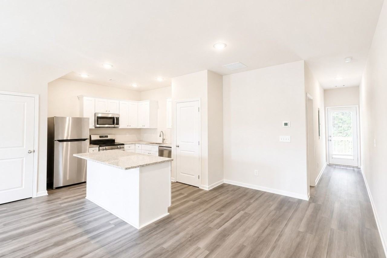 4213 4213 Crosby Lane - Photo 4 of 18