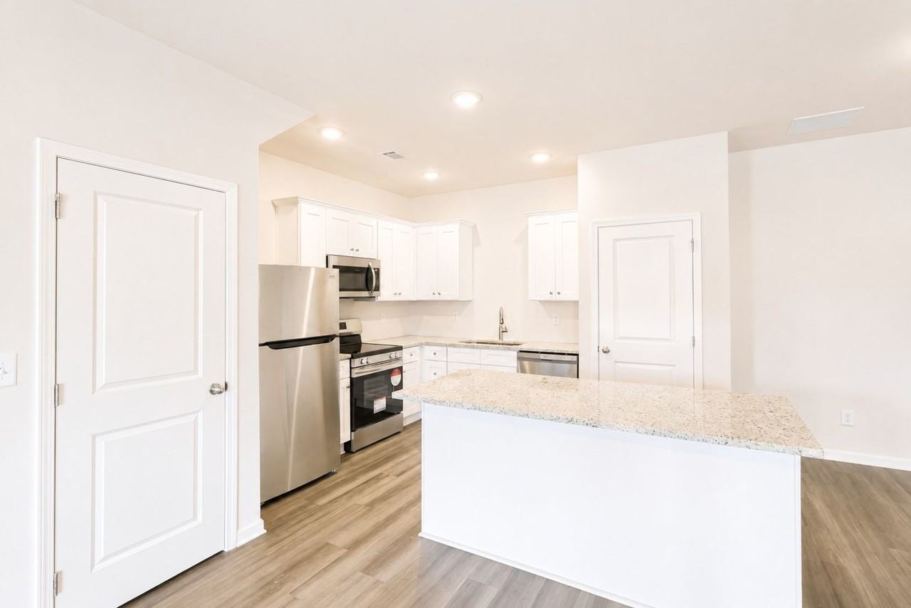4213 4213 Crosby Lane - Photo 5 of 18