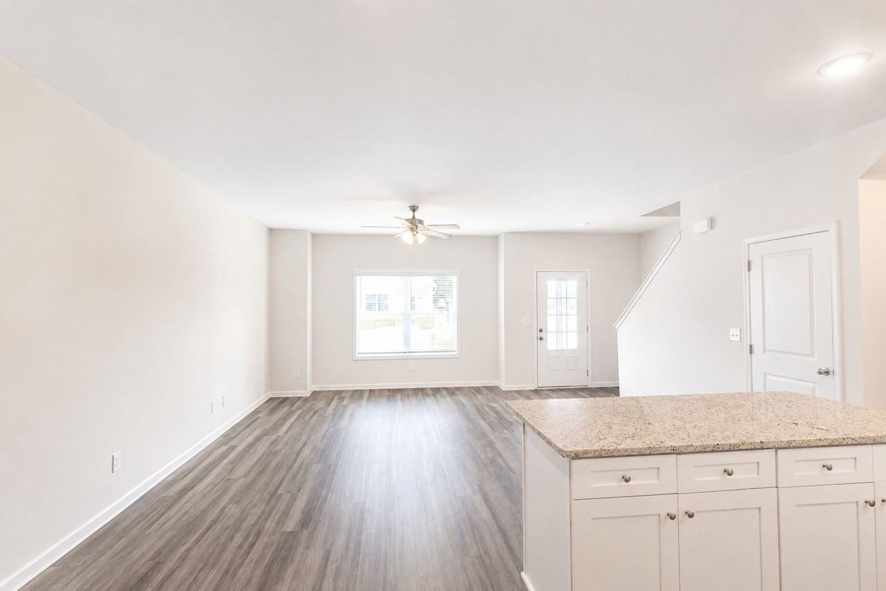 4213 4213 Crosby Lane - Photo 6 of 18