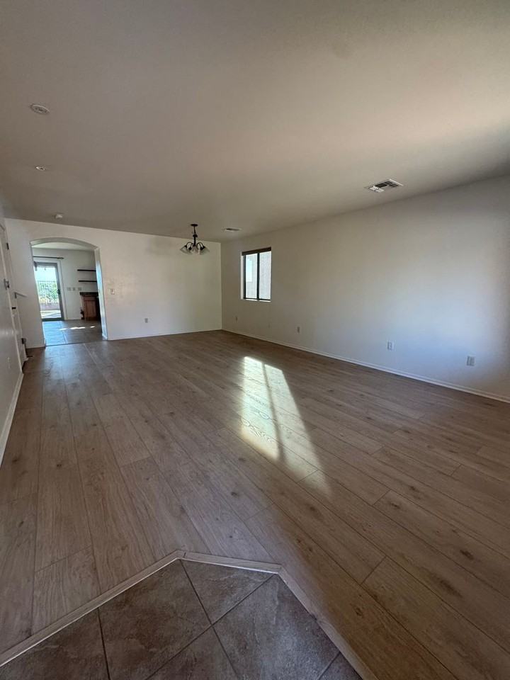 318 S Princess Erica Dr - Photo 2 of 32