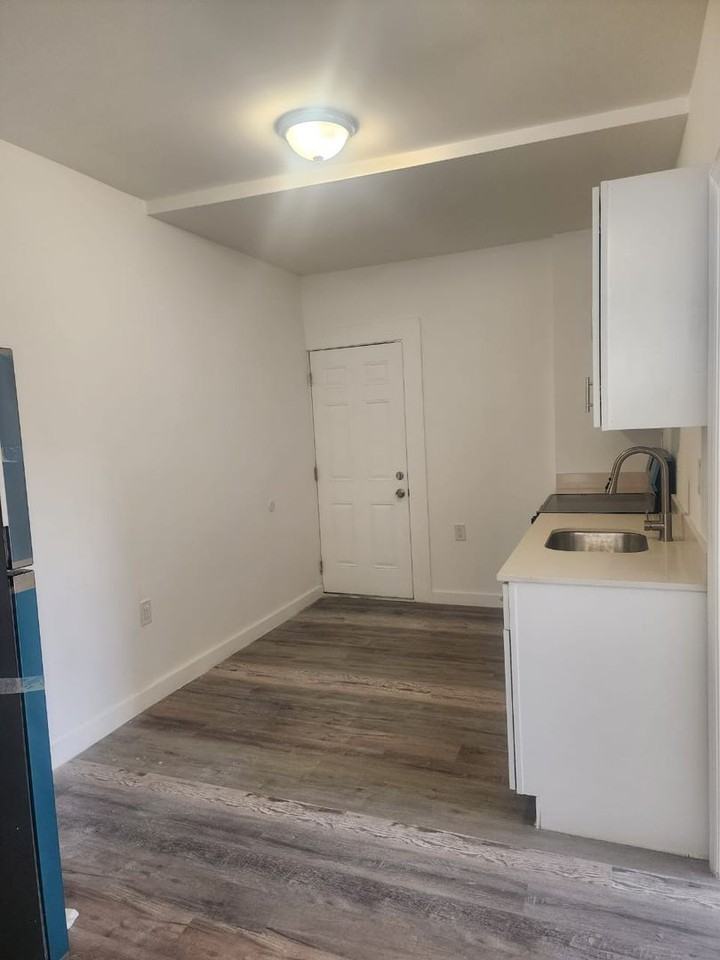 539 - Store - Photo 2 of 9