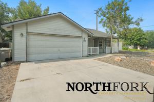 featured image of 1421 S Michigan Ln