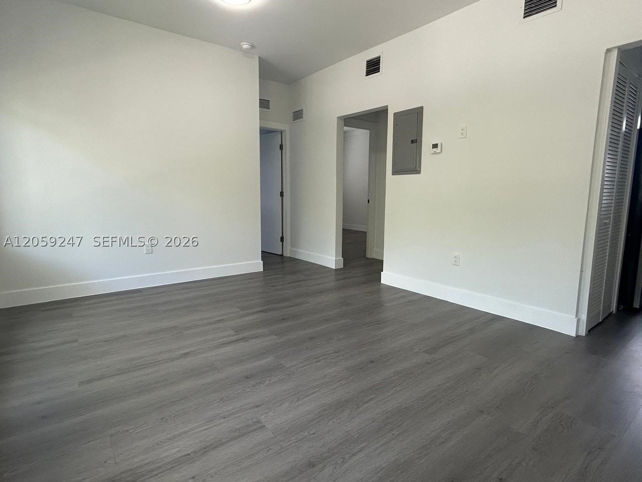 638 Sw 21st Ave #4 - Photo 5 of 19