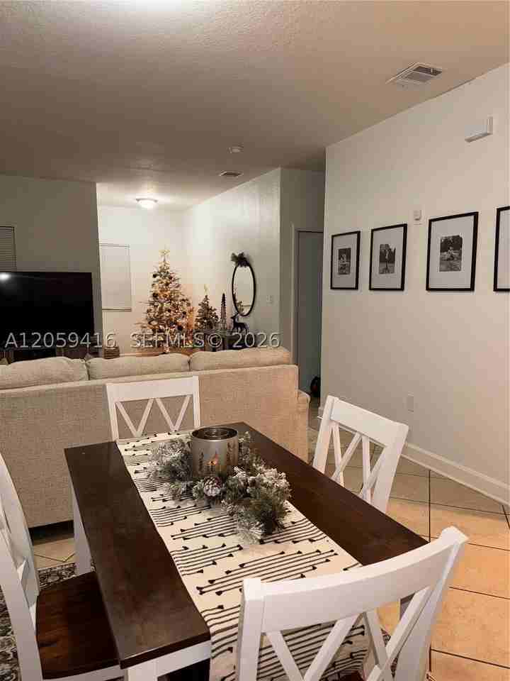 3175 Ne 4th St - Photo 3 of 18