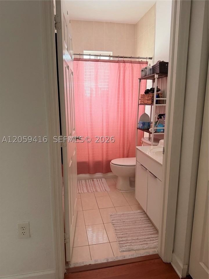 3175 Ne 4th St - Photo 7 of 18