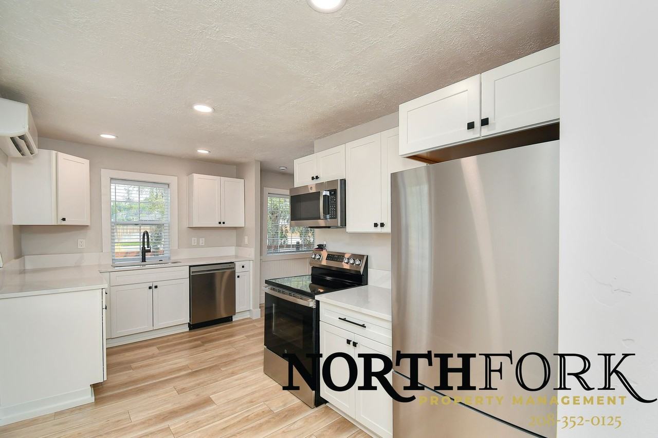 2479 N Maple Grove Rd - Photo 4 of 11