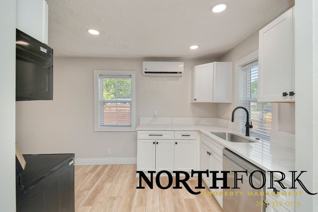 2479 N Maple Grove Rd - Photo 5 of 11