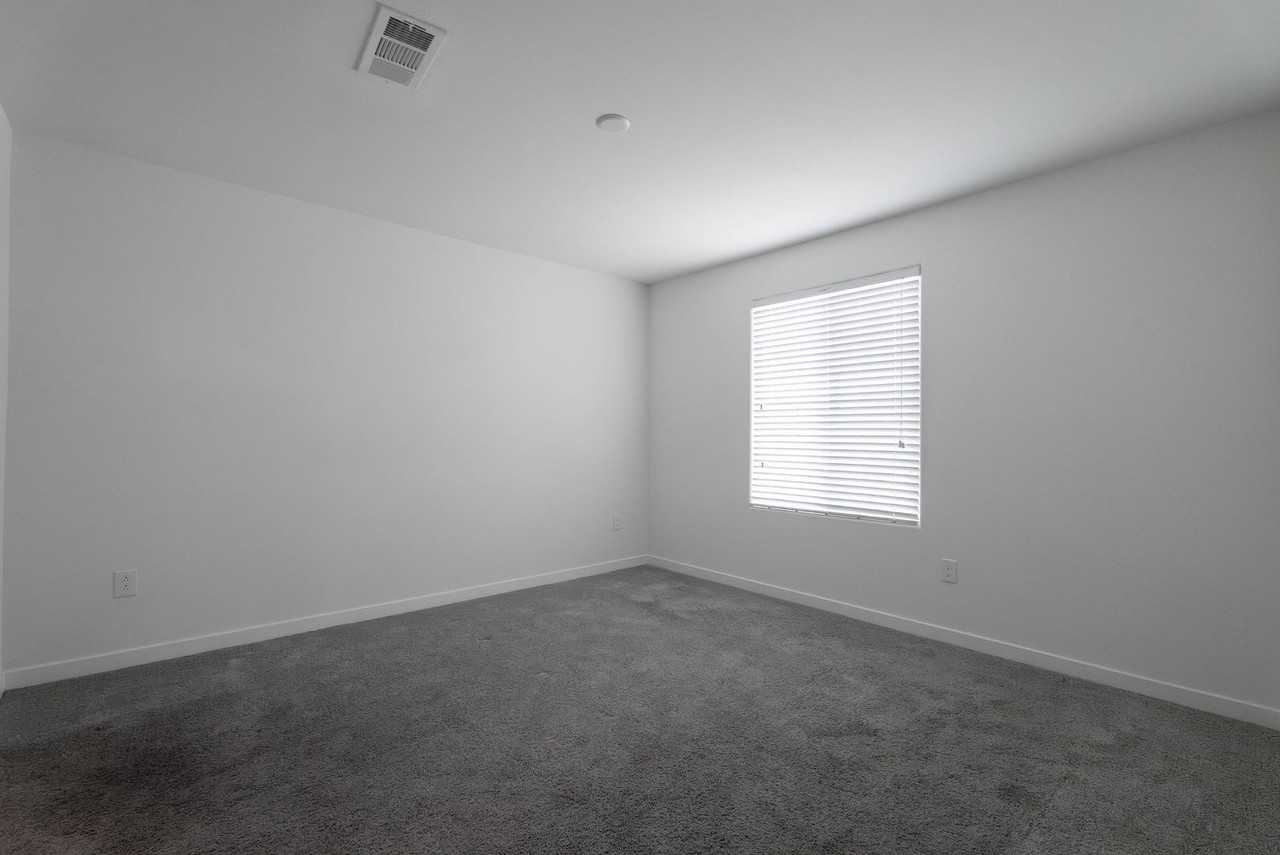 902 Bronzite St - Photo 2 of 40