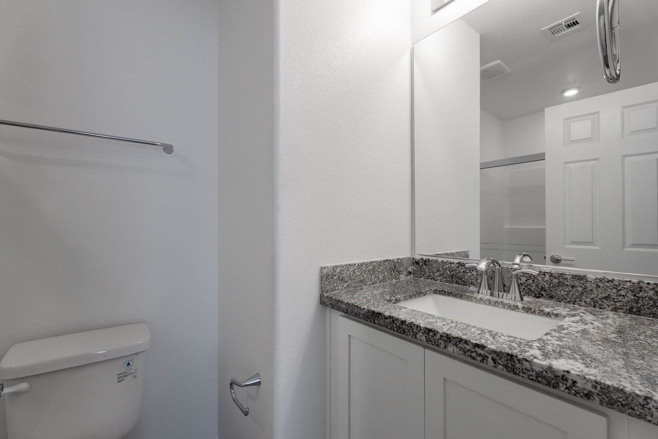 902 Bronzite St - Photo 6 of 40