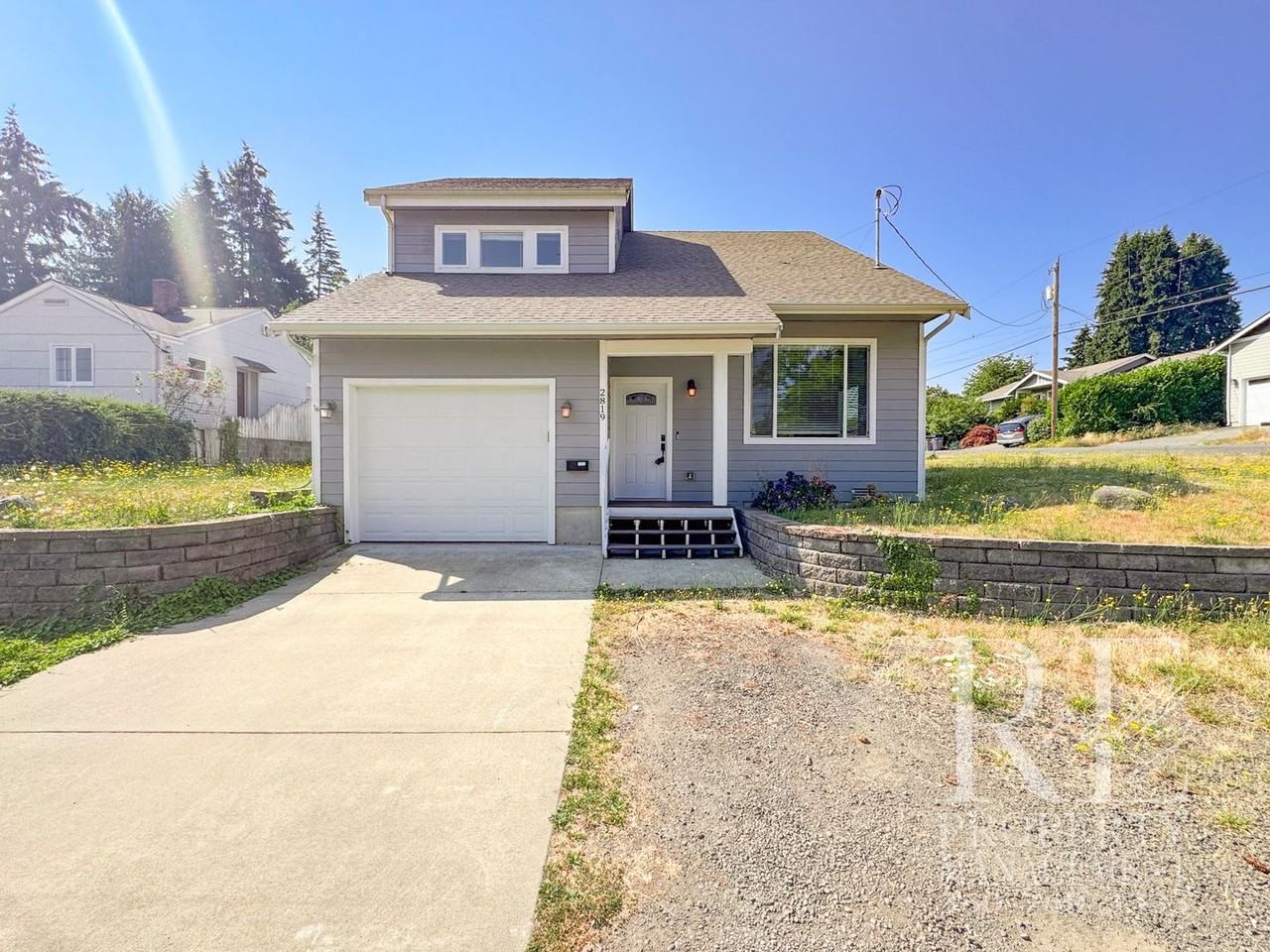 2819 20th St - Photo 2 of 29