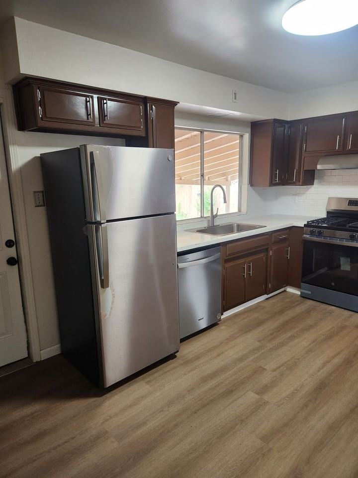 1433 E Sequoia Ave - Photo 2 of 20