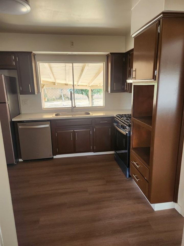 1433 E Sequoia Ave - Photo 3 of 20